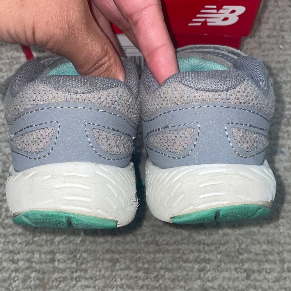 New Balance Kids' Gray Sneakers (wide & size 7) - Picture 10 of 11
